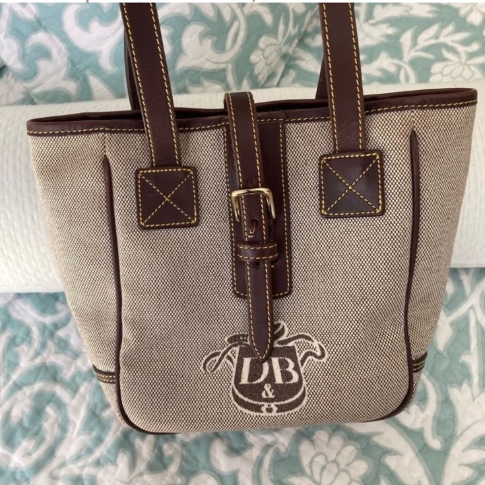 Dooney & Bourke — Bucket Open Tote — Signature Canvas and Leather —Vintage EUC
